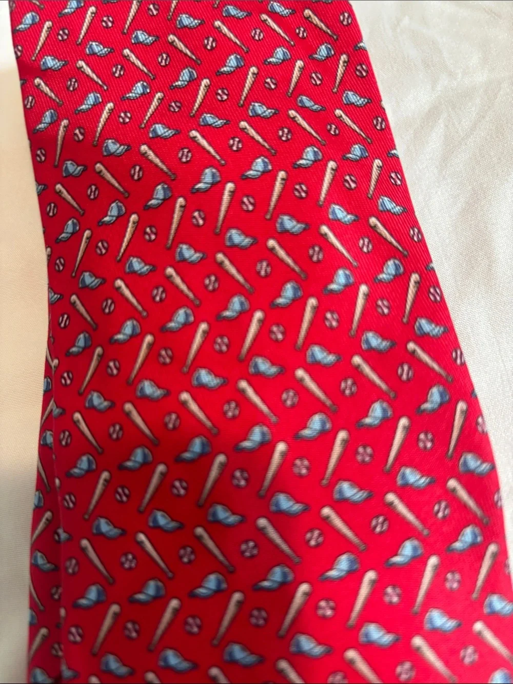 Hermes Men's Classic Red Patterned Tie